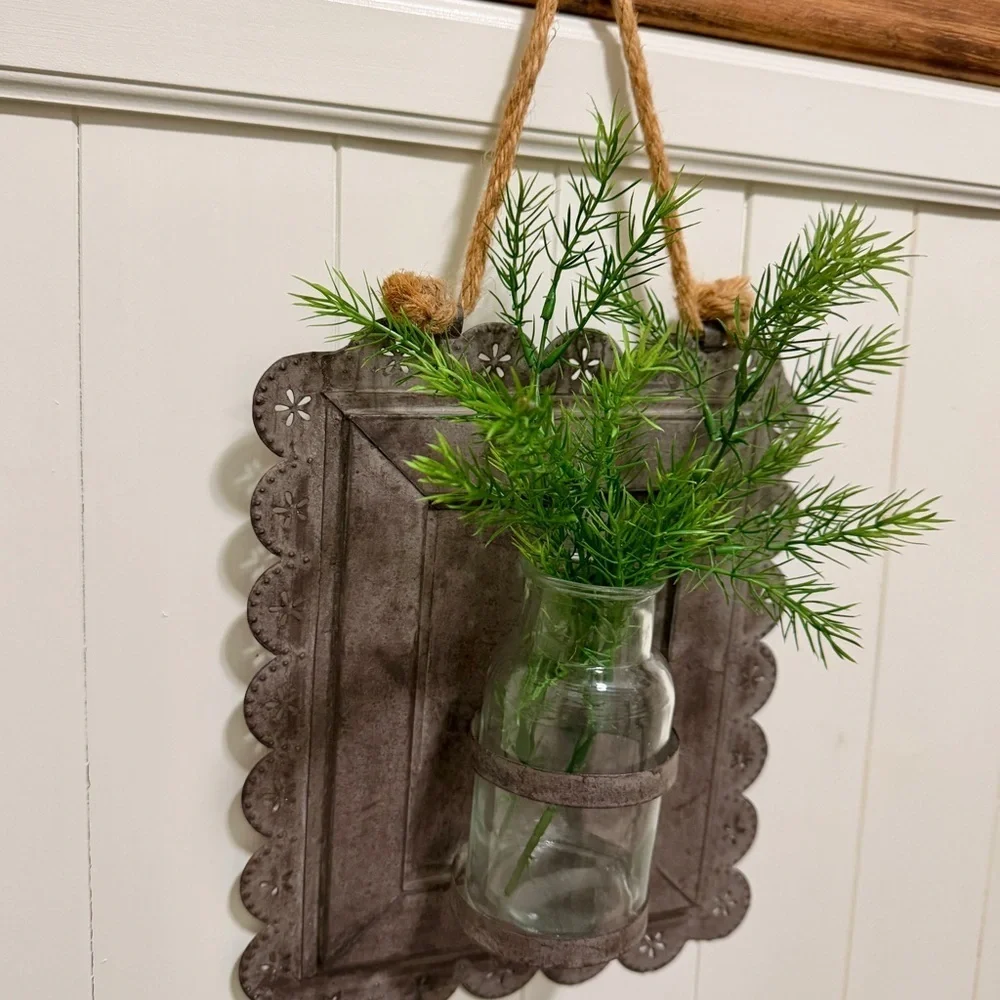 RUSTIC, HANGING METAL TIN WITH GLASS BUD VASE. SCALLOPED EDGE
